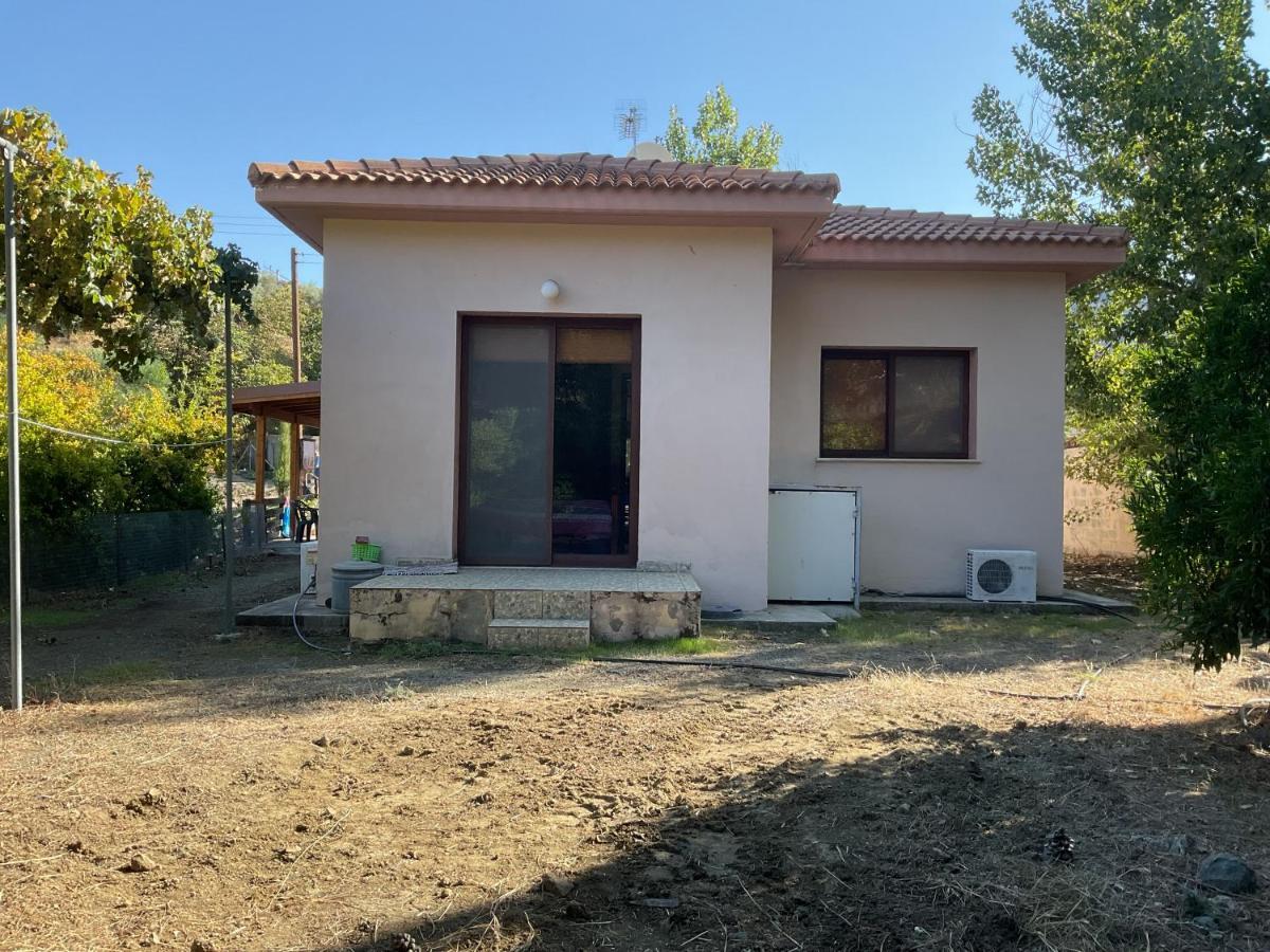 Beautiful 3 Bedr House In Arakapas With Fireplace Exterior photo