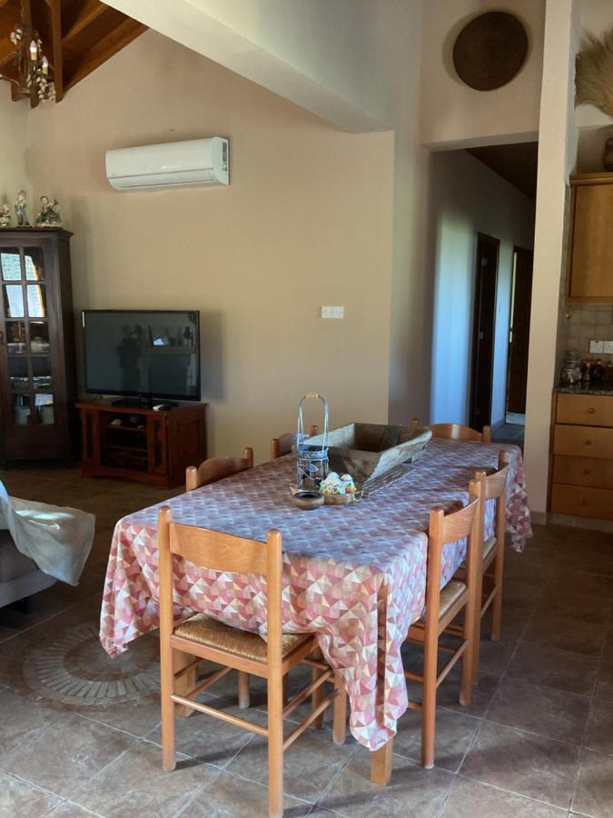 Beautiful 3 Bedr House In Arakapas With Fireplace Exterior photo