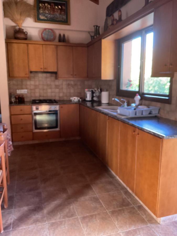 Beautiful 3 Bedr House In Arakapas With Fireplace Exterior photo